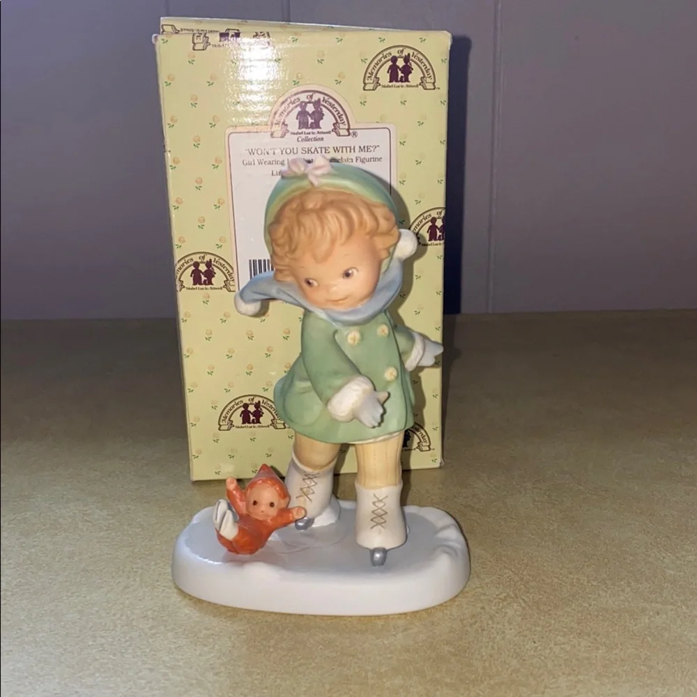 Rare find Charming Skating Figurine in Green and White Limited Edtion - Picture 1 of 1